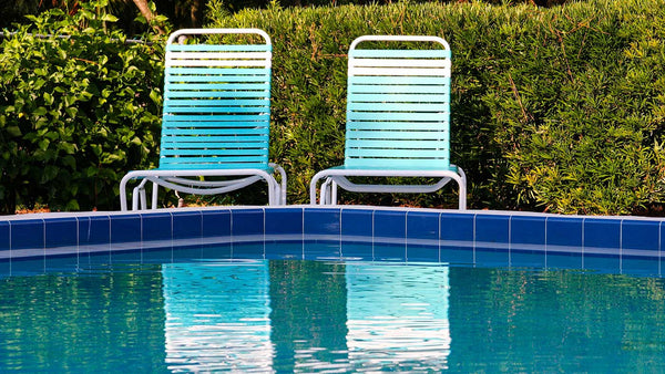 5 Reasons Vinyl Strapping Patio Furniture is a Great Alternative
